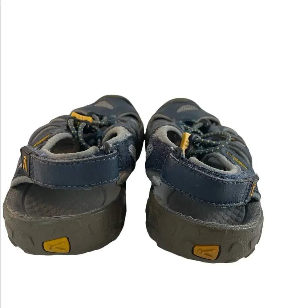 Keen kids waterproof sandals size 2 Preowned